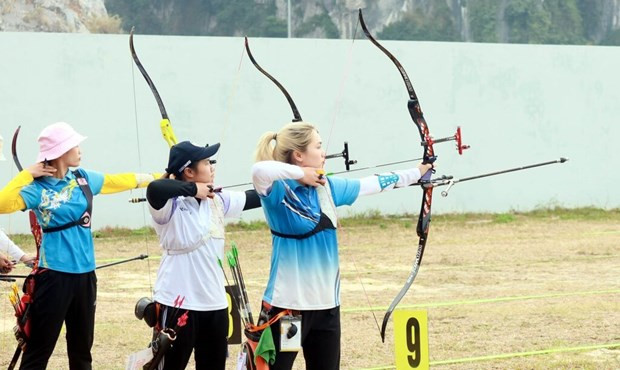 Les tireuses à l’arc en compétition aux 9es Jeux sportifs nationaux. Photo : CVN/VNA.