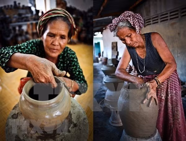 La poterie Cham est fabriquée dans le village de Bau Truc, province de Binh Thuan au Centre. Photo: VNA