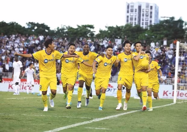 Sông Lam Nghê An FC est l’un des favoris de la saison 2023 de la V-League 1. Photo : VNA.