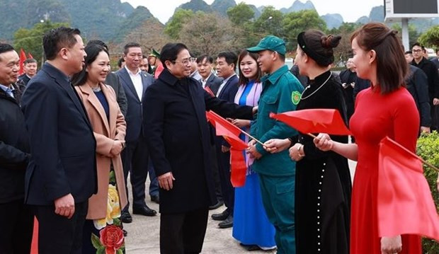 Le Premier ministre Pham Minh Chinh formule ses vœux du Têt au bourg de Ta Lung, district de Quang Hoa, province de Cao Bang. Photo : VNA.