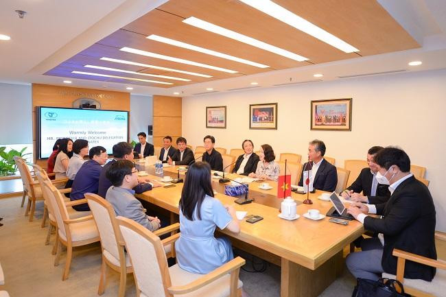 Le président du groupe Itochu, Masahiro Morofuji, a eu une séance de travail avec les responsables de Vinatex. Photo : baodautu.vn
