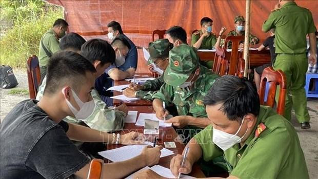 Effectuer les démarches pour des travailleurs de retour du Cambodge. 