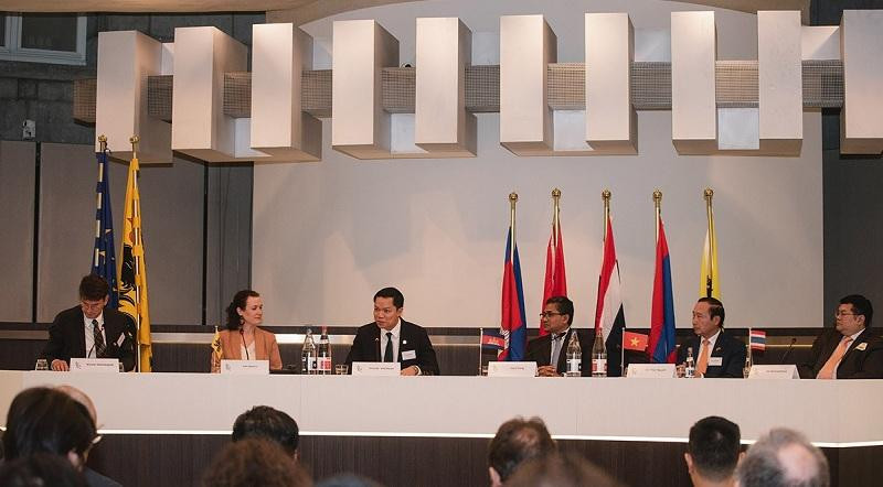 lL’ambassadeur vietnamien, Nguyên Van Thao participe au Forum sur la Commission du Mékong (MRC). Photo : baoquocte.