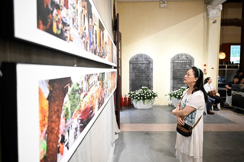 L'exposition « Hanoï — Une ville en photographies » met en vedette la beauté de la capitale vietnamienne. Photo : daidoanket.vn