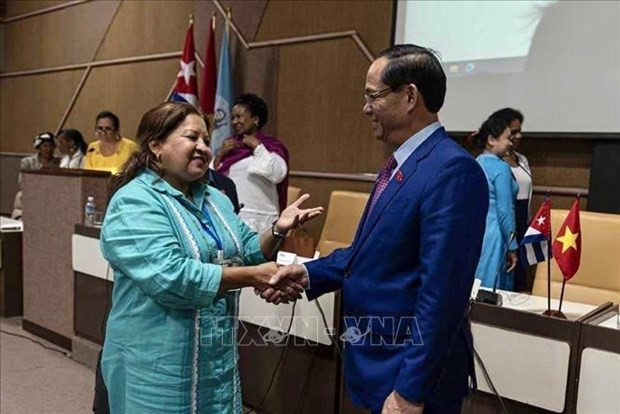 Le Vice-Président de l'Assemblée nationale du Vietnam, le général de corps d’armée Trân Quang Phuong, et Teresa María Amarelle Boué, secrétaire générale de l'Union des Femmes cubaines. Photo : VNA.