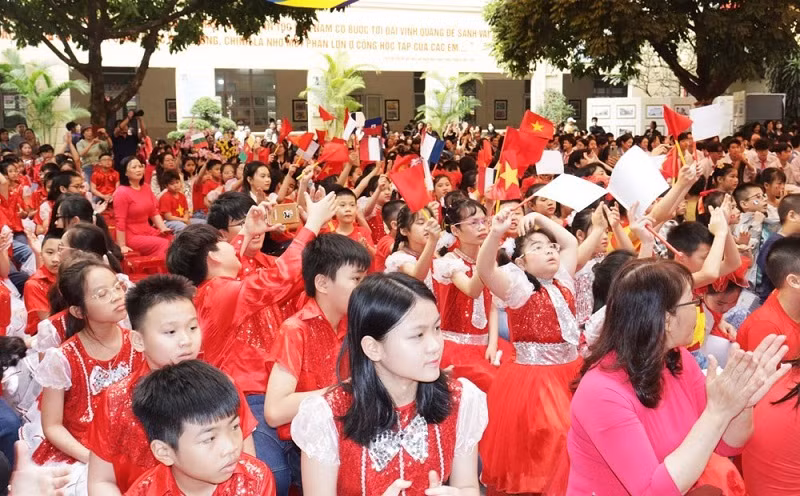 Des élèves de Hai Phong lors d'une activité organisée à l'occasion de la Journée internationale de la Francophonie. Photo : Thoidai.vn
