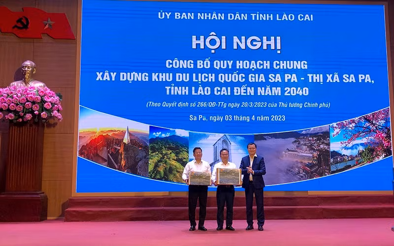 Conférence pour annoncer le plan directeur sur la construction de la zone touristique nationale de Sa Pa d’ici 2040. Photo : toquoc.vn