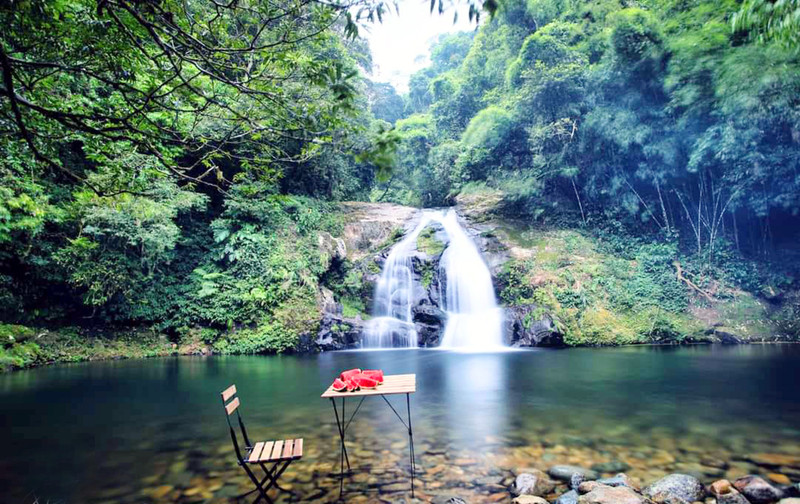 Chaque niveau de la cascade de Khe Tiên a sa propre beauté. Photo : baoquangninh.vn
