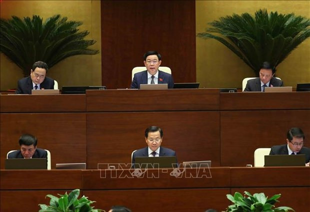 Le Président de l'Assemblée nationale, Vuong Dinh Huê préside la séance de questions-réponses. Photo : VNA.