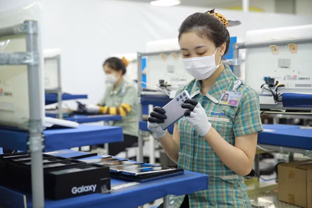 Production de smartphones Samsung dans une usine de Thai Nguyên. Photo : SEVT.