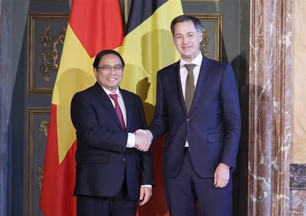 Le Premier ministre vietnamien, Pham Minh Chinh (à gauche) et son homologue belge Alexander De Croo, à Bruxelles, en décembre 2022. Photo : VNA.