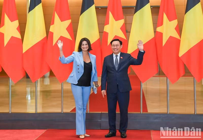 Le Présidente de l'Assemblée nationale du Vietnam, Vuong Dinh Huê, et la Présidente du Sénat de Belgique, Stephanie D'Hose. Photo : NDEL.