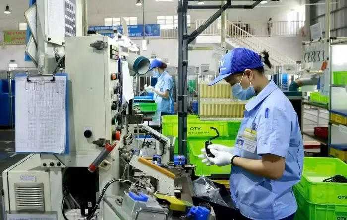 De nombreuses entreprises étrangères souhaitent augmenter leur production au Vietnam. Photo : congthuong.