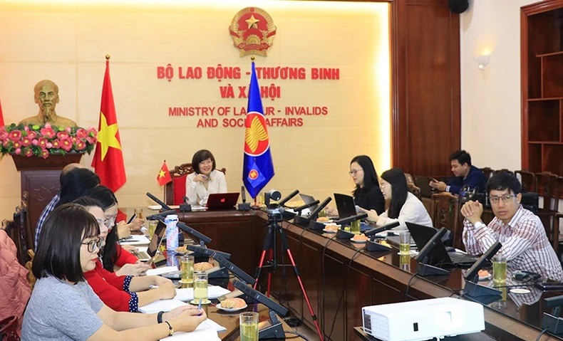 La délégation vietnamienne a assisté au forum en ligne. Photo : Molisa.