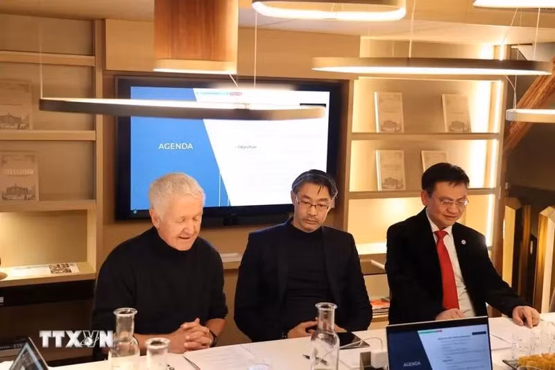 La direction du Forum économique Suisse-Vietnam (SVEF). Photo: VNA