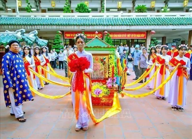 La fête Bà Chua Xu (Sainte Mère du Royaume) de la montagne Sam dans la province d’An Giang, dans le delta du Mékong. Photo : VNA.