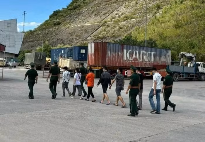 Les forces de la Garde-frontière de la province de Ha Tinh (au Centre du Vietnam) ont secouru des victimes de la traite des êtres humains au poste-frontière international de Cau Treo.