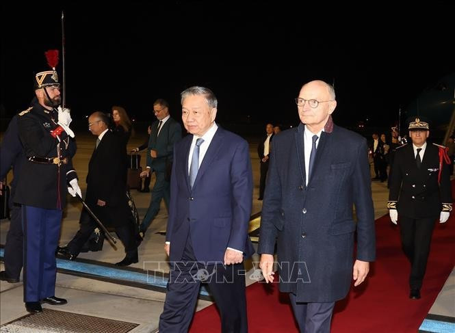 Le secrétaire général et président Tô Lâm est arrivé dans la soirée du 3 octobre à Paris, entamant sa participation au XIXe Sommet de la Francophonie et sa visite officielle en France du 3 au 7 octobre à l’invitation du président français, Emmanuel Macron. Photo ; VNA.