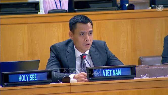L'ambassadeur Dang Hoang Giang, chef de la Mission permanente du Vietnam auprès de l'ONU, prononce un discours à la première séance consacrée au développement social. Photo : VNA.