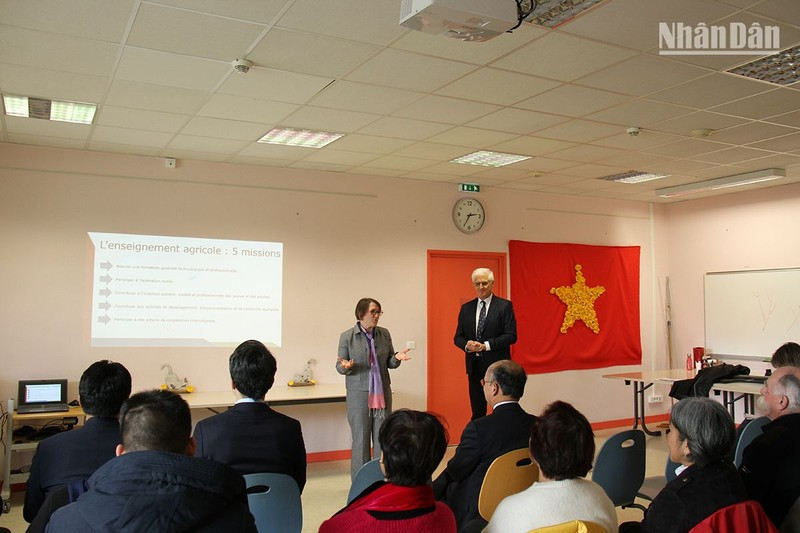 Les dirigeants de la Charente-Maritime et du lycée Le Petit Chadignac ont affirmé leur volonté de partager leurs expériences avec le Vietnam en matière de formation de ressources humaines de qualité pour le secteur agricole. Photo : NDEL.
