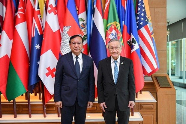 Le Vice-Premier ministre thaïlandais et ministre des Affaires étrangères, Don Pramudwinai (à droite), et son homologue cambodgien, Prak Sokhonn lors de leur rencontre du 23 février. Photo : Ministère des Affaires étrangères de Thaïlande.