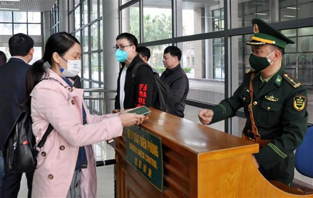 A 09h00 le 21 février, 21 personnes ont suivi les procédures pour entrer en Chine et près de 30 autres pour entrer au Vietnam. Photo: VNA