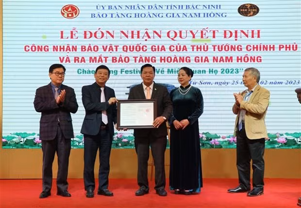 Lors de la cérémonie de remise de la décision. Photo : VNA.