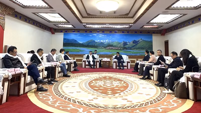 Scène de la rencontre. Photo : Huu Hung 