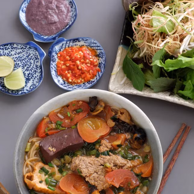 "Bún riêu". Photo : ISTOCK. 
