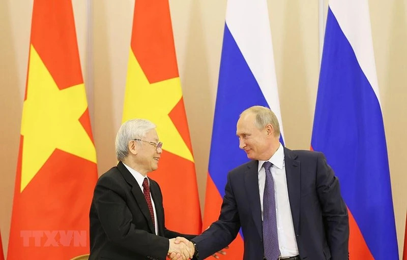 Le Secrétaire général Nguyên Phu Trong et le Président Poutine à Sotchi, en Russie, en septembre 2018. (Photo : VNA) 