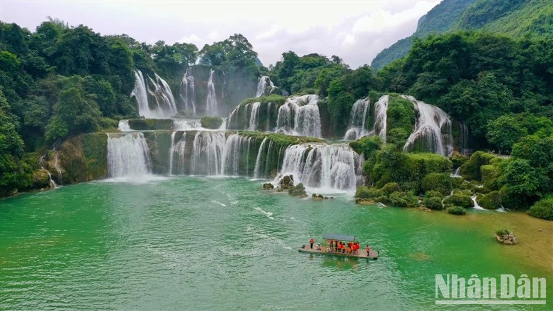 Cascades de Ban Giôc, province de Cao Bang. Photo: NDEL