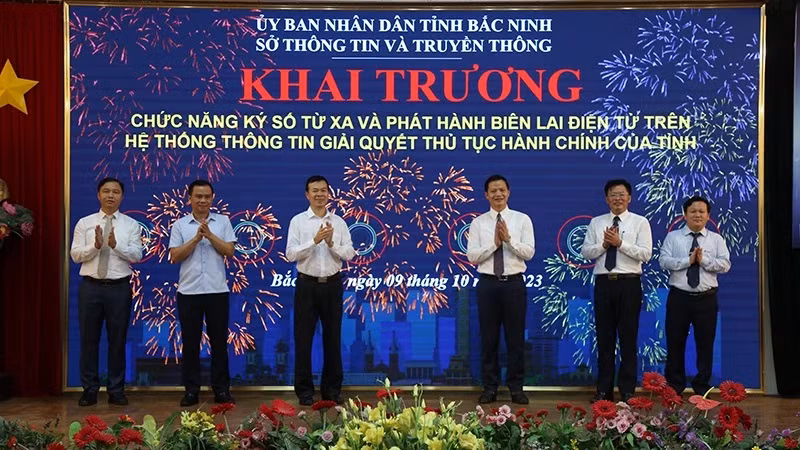 Les délégués à la cérémonie du lancement de la signature électronique à distance. Photo : NDEL.