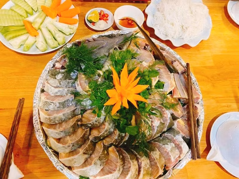 Les esturgeons élevés à Sa Pa ont une qualité exceptionnelle, une viande jaune, ferme et une saveur délicieuse. Photo : tcdulichtphcm Les esturgeons élevés à Sa Pa ont une qualité exceptionnelle, une viande jaune, ferme et une saveur délicieuse. Photo : tcdulichtphcm