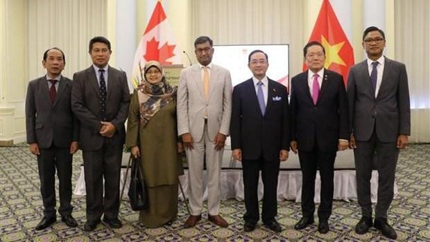 Des participants à la cérémonie en l’honneur du 77e anniversaire de la Fête nationale vietnamienne. Photo: VNA