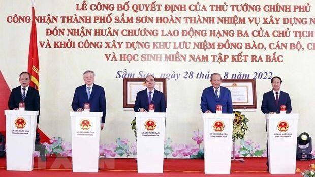 Cérémonie de mise en chantier d’une zone de souvenirs des compatriotes, cadres, soldats et étudiants du Sud réunis au Nord, le 28 août à Thanh Hoa. Photo : VNA.