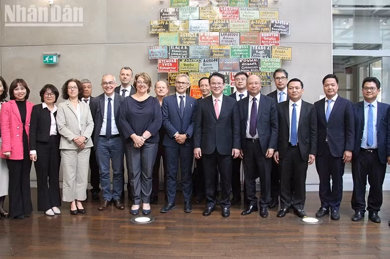 La délégation vietnamienne a eu une séance de travail avec l’AFD. Photo : Minh Duy