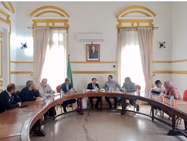 Un échange de vue pour présenter le potentiel de coopération, d'import-export et d'investissement entre le Vietnam et l’Algérie, le 29 avril. Photo: VNA Un échange de vue pour présenter le potentiel de coopération, d'import-export et d'investissement entre le Vietnam et l’Algérie, le 29 avril. Photo: VNA