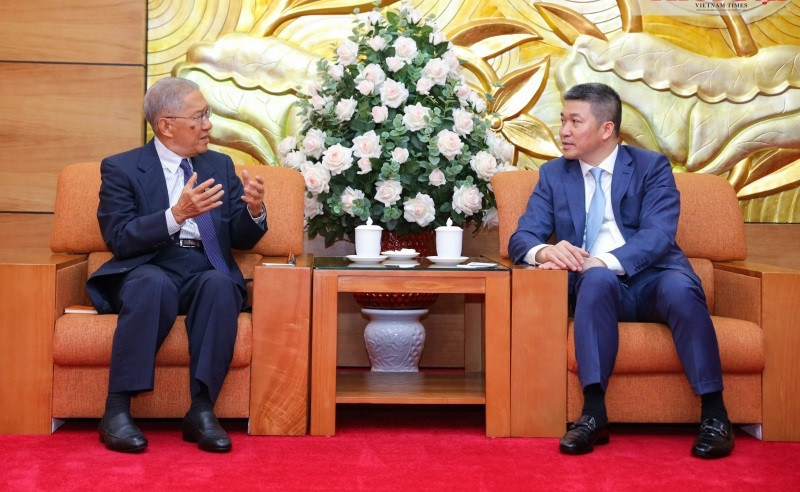 Phan Anh Son, président de l’Union des organisations d’amitié du Vietnam, et Thet Win, président de l’Association d’amitié Myanmar-Vietnam. Photo : thoidai.com.vn