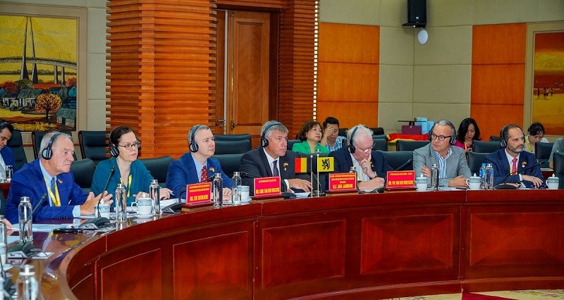 La délégation de la région de Flandre travaille avec les autorités de Hai Phong. Photo : CL.