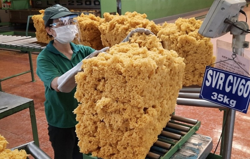 Les exportations vers la Chine ont représenté 99,54 % du montant total des exportations de caoutchouc naturel et synthétique. Photo : congthuong.
