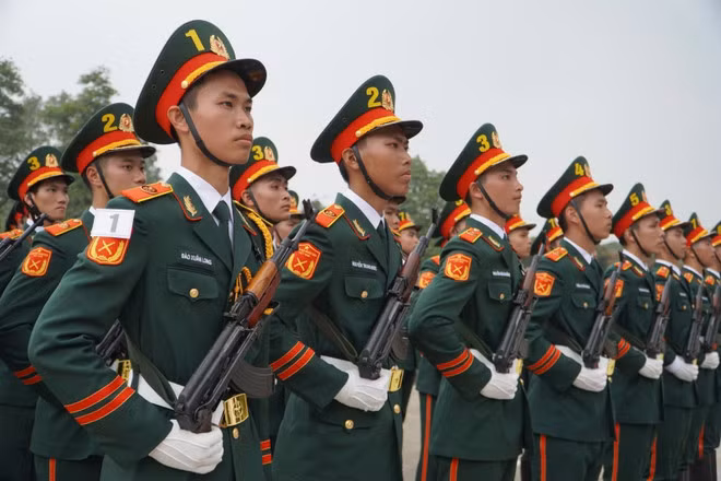 Des forces participant à la parade militaire sur la place Rouge. Photo : VNA