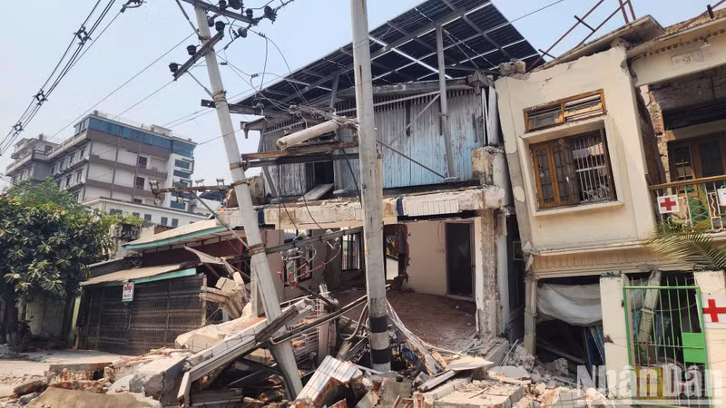 Des maisons sont devenues inhabitables à cause du séisme.
