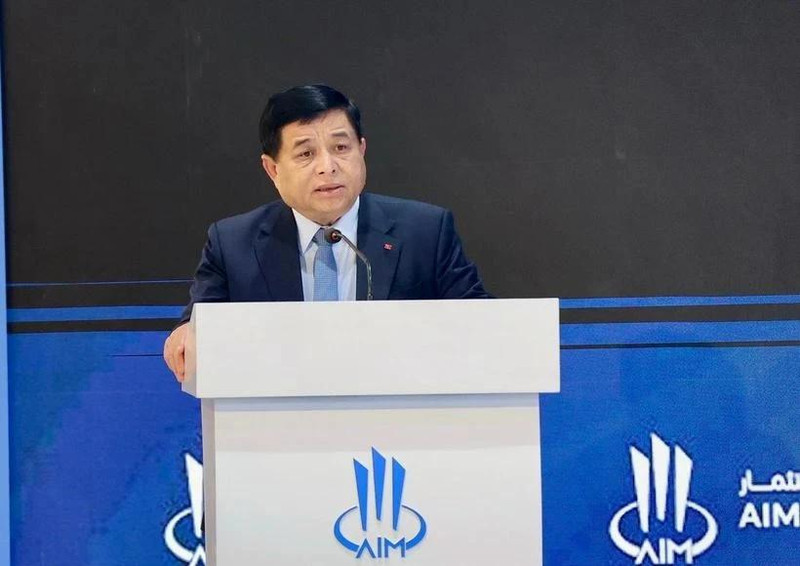 Le vice-Premier ministre Nguyen Chi Dung au 14e Congrès annuel de l'investissement (Congrès AIM) à Abou Dhabi, aux Émirats arabes unis. Photo : VGP 