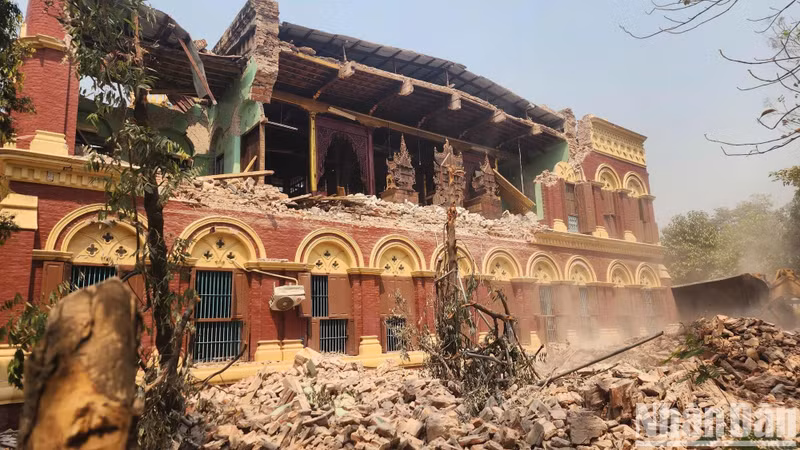 Le monastère bouddhiste Moe Kaung Kyoung n’est plus qu’un paysage de désolation…
