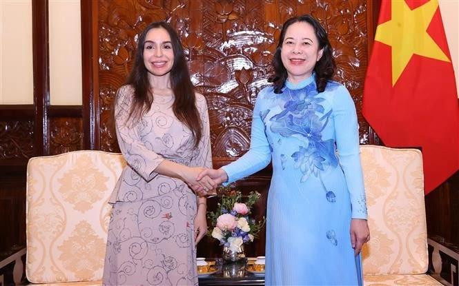 La vice-présidente Vo Thi Anh Xuan (droite) reçoit Leyla Aliyeva, vice-présidente de la Fondation Heydar Aliyev (Azerbaïdjan), en visite de travail au Vietnam. Photo : VNA 