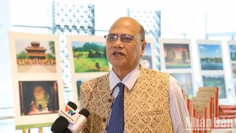 M. Pallab Sengupta, membre du Bureau politique et responsable des relations internationales du Parti communiste indien, président de l’Organisation indienne pour la paix et la solidarité (AIPSO) et président du Conseil mondial de la paix.