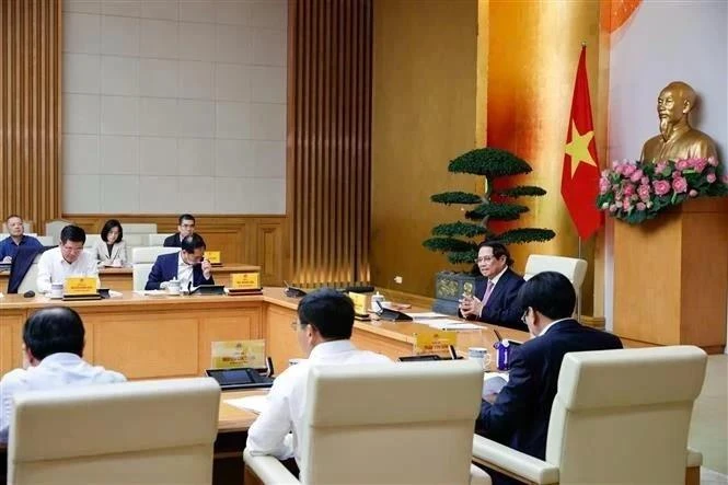 Le Premier ministre Pham Minh Chinh préside une réunion avec les ministères et les secteurs le 7 avril au soir pour examiner les échanges commerciaux avec les États-Unis. Photo : VNA. 