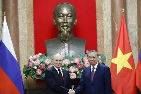 Le secrétaire général du Parti, Tô Lâm, et le président russe, Vladimir Poutine. Photo : VNA. 