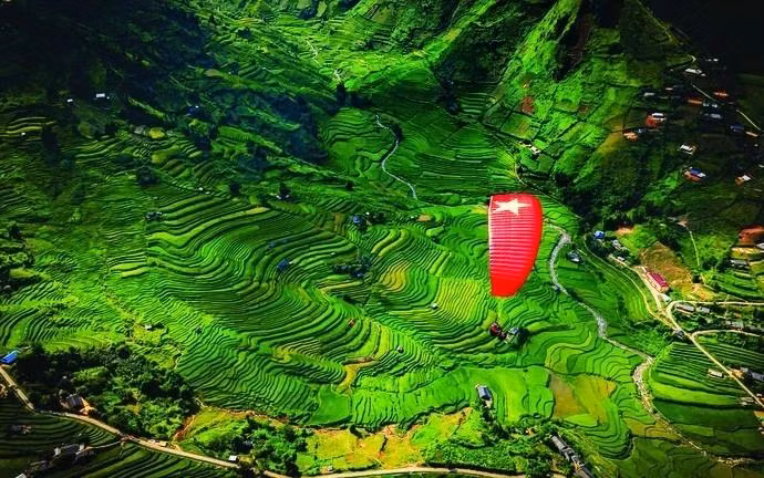 Le modèle de développement du Vietnam, fondé sur une croissance inclusive et durable, suscite un intérêt grandissant sur la scène internationale. 