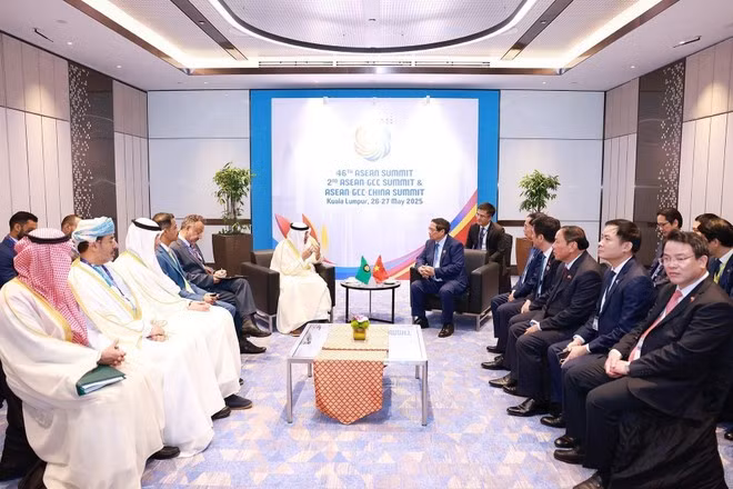 Lors de la réunion entre le Premier ministre Pham Minh Chinh et le secrétaire général du Conseil de coopération du Golfe (CCG), Jasem Mohamed Al Budaiwi. Photo: VNA Lors de la réunion entre le Premier ministre Pham Minh Chinh et le secrétaire général du Conseil de coopération du Golfe (CCG), Jasem Mohamed Al Budaiwi. Photo: VNA